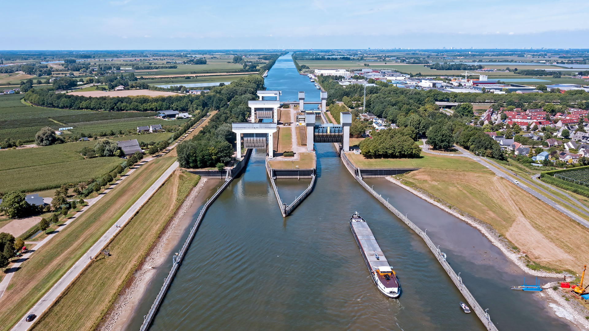 Inland fleet management system